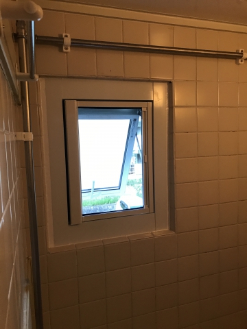 お風呂の窓の換気が悪く網戸もないのでどうにかしたいを解決しました。　（各務原市W様邸）【各務原蘇原店】